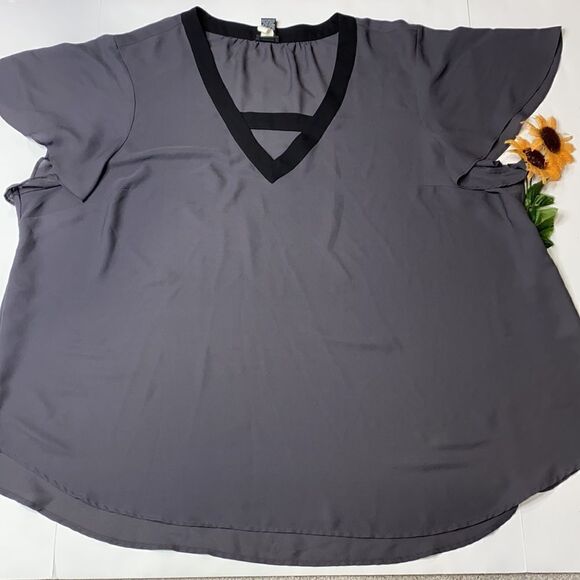 Torrid |Ā Charcoal &āBlack Georgette Bar V-Neckā Top Sizeā5 - Picture 3 of 9